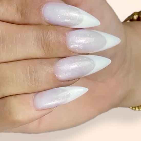 טופ ללא נטרול נצנץ כסף לגימור גלאמי לציפורניים